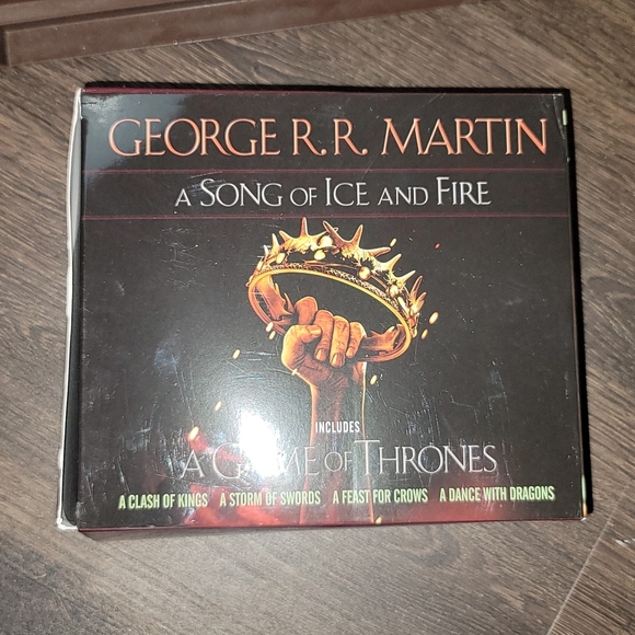 Game of thrones book set - Picture 2 of 2